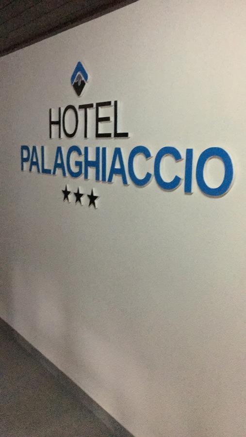 Hotel Palaghiaccio Cotronei ภายนอก รูปภาพ